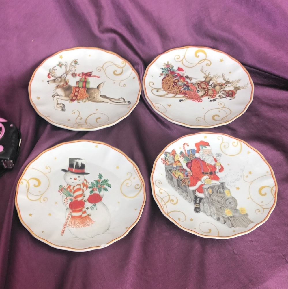 Williams Sonoma Set Of 4 Holiday Plates